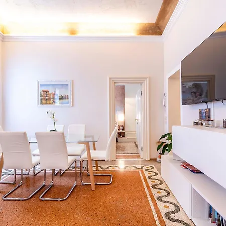 Ca' Pestrin House - San Marco Square Apartment Venice